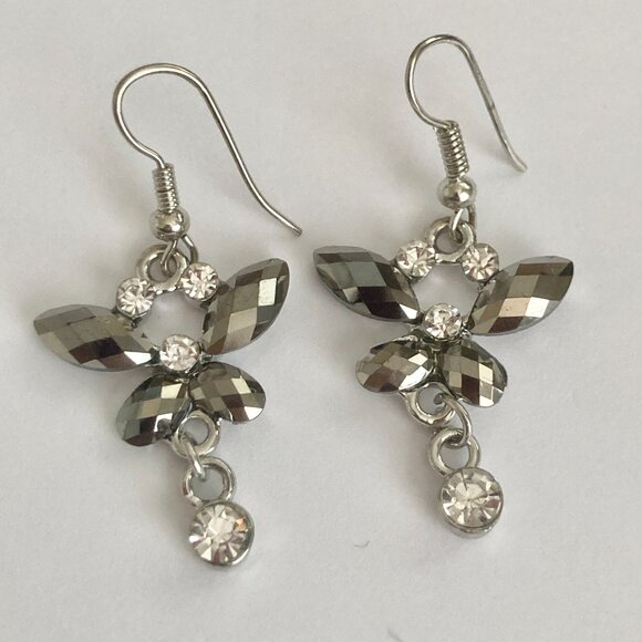 Vintage Metallic Gray Butterfly Earrings Silver Tone Crystal Acrylic Drop Dangle - Picture 3 of 7